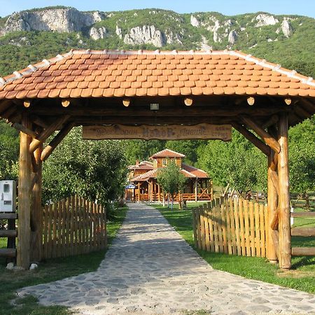 Apartments Izvor Lisine Strmosten Экстерьер фото