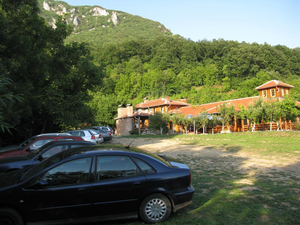 Apartments Izvor Lisine Strmosten Экстерьер фото